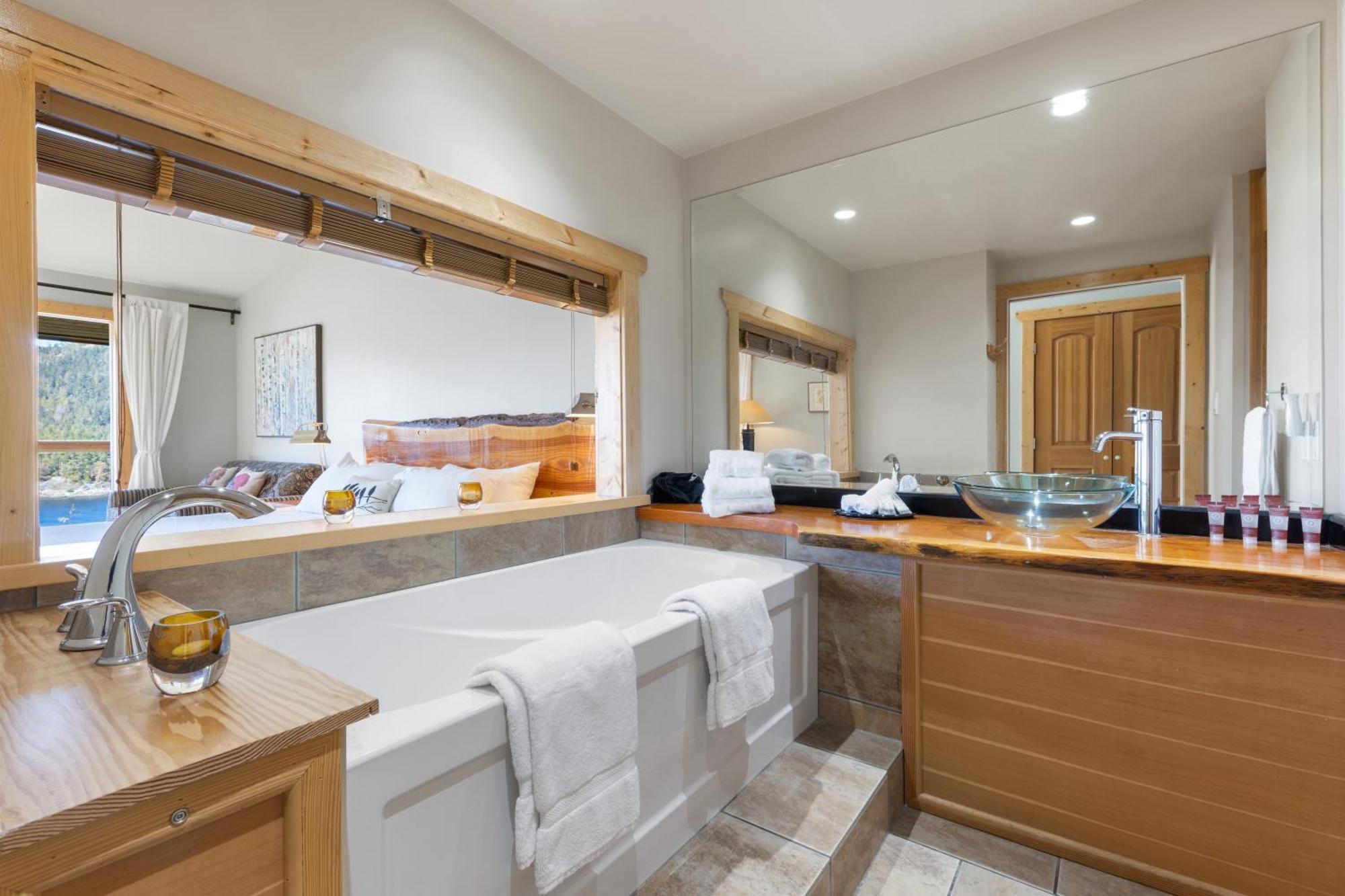 West Coast Wilderness Lodge Egmont エクステリア 写真